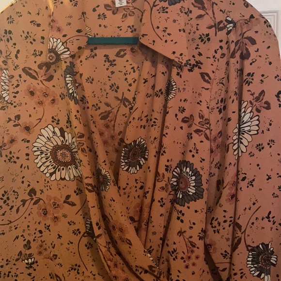 Ladies blouse sunflower print - Picture 2 of 4